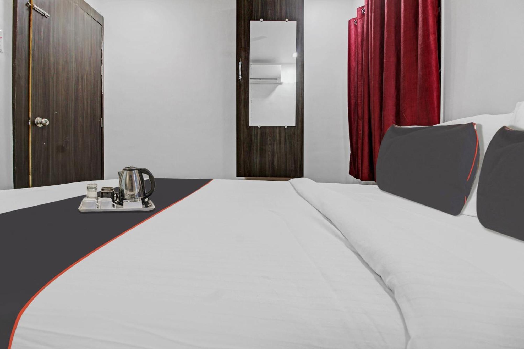 Hotel Collection O Sairaj Lodging & Boarding Shikrapur Esterno foto