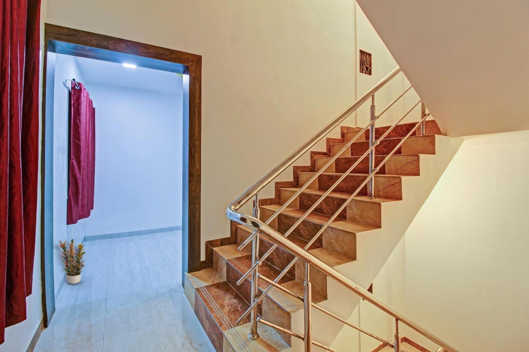 Hotel Collection O Sairaj Lodging & Boarding Shikrapur Esterno foto