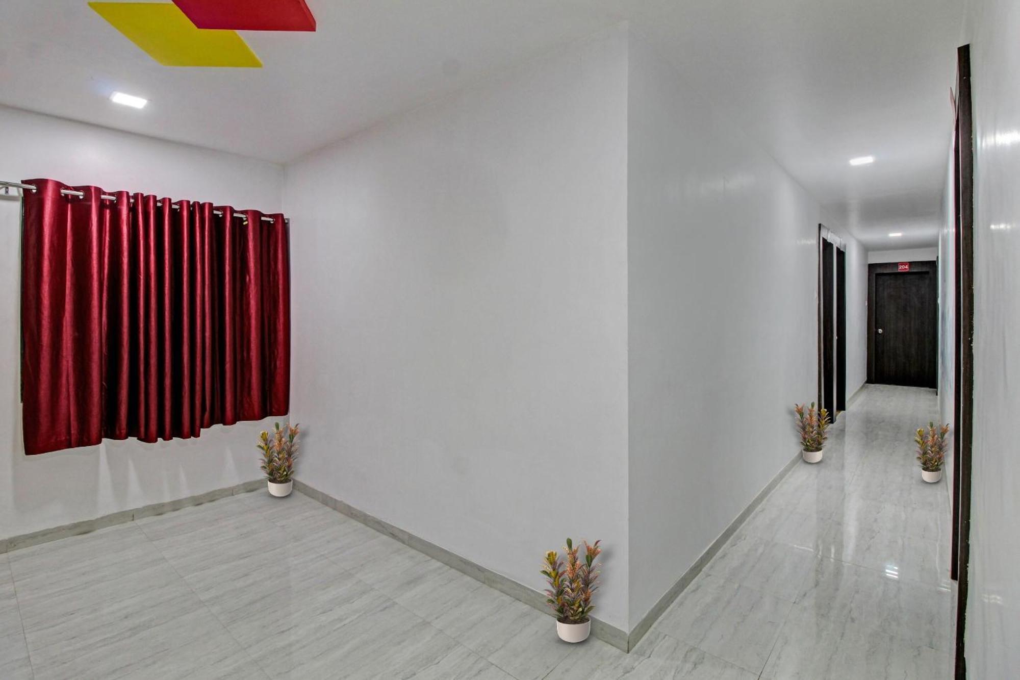 Hotel Collection O Sairaj Lodging & Boarding Shikrapur Esterno foto